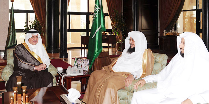 أمير منطقة تبوك يستقبل مدير هيئة الأمر بالمعروف المعين حديثا 