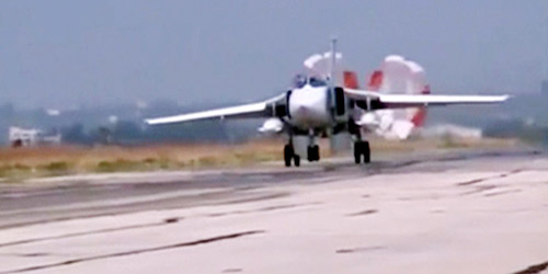  مقاتلة روسية تهبط في إحدى القواعد الجوية السورية بعد إنهاء مهمتها