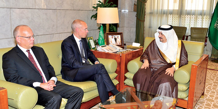  الأمير فيصل بن بندر يستقبل نائب وزير التجارة بالسويد