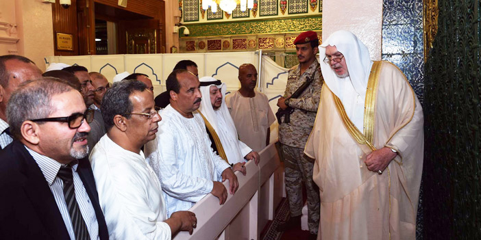  الرئيس الموريتاني خلال زيارته المسجد النبوي