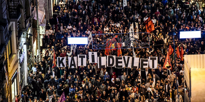  بدأت أنقرة بتشييع قتلى الهجوم وسط تظاهرات وتنديدات شعبية