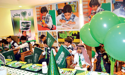  اللون الأخضر يطغى على احتفالات مركز الرعاية