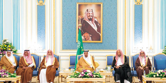خادم الحرمين الشريفين يستقبل أصحاب السمو الأمراء والمفتي وجموعاً من المواطنين 