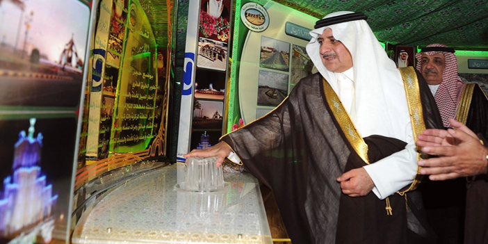 أمير منطقة تبوك يلتقي أهالي محافظة تيماء ومحافظها ويدشن ويؤسس لمشاريع بالمحافظة 