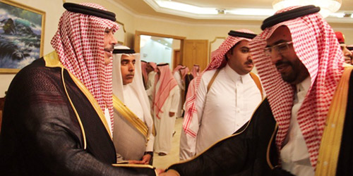  أمير منطقة الباحة يستقبل المسؤولين والمشايخ والأهالي