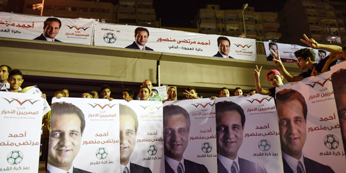  إعلانات المرشحين تملأ شوارع مصر في ظل التنافس بينهم