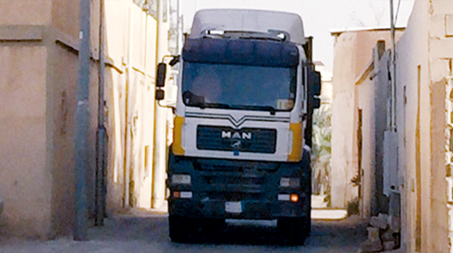  الشارع العام كما بدا ضيقاً بوسط ضراس