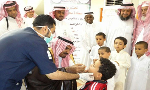  محافظ قلوة يدشن حملة التطعيم بمدارس المحافظة