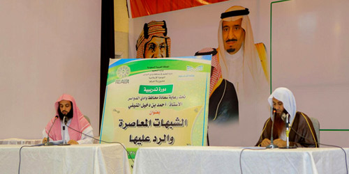  المحاضران خلال اللقاء