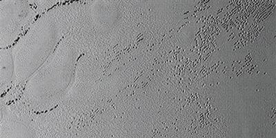 ناسا تكتشف ثقوباً غريبة على كوكب بلوتو 