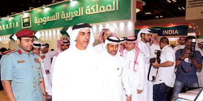 نائب رئيس مجلس الوزراء الإماراتي يزور جناح وزارة الداخلية بجيتكس 