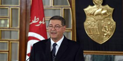 رئيس الحكومة التونسية يسحب البساط من تحت أرجل معارضيه 