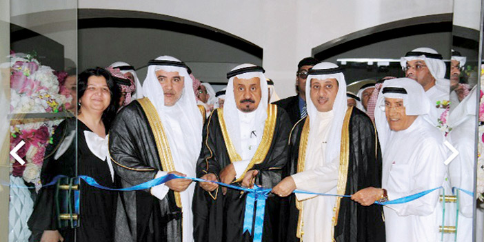  د. الدويش مفتتحاً المعرض