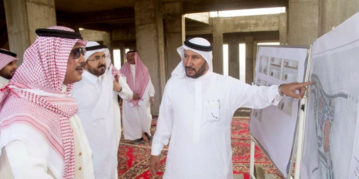  الأمير مشاري بن سعود يتفقد مشروع القرية التراثية