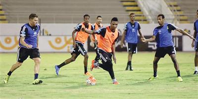 الاتحاد ينهي تحضيراته لمواجهة الهلال .. والإصابة تبعد «خريص» 