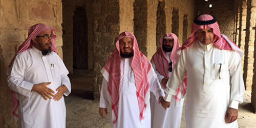  الشيخان المنيع والمطلق مع ال الشيخ داخل المسجد