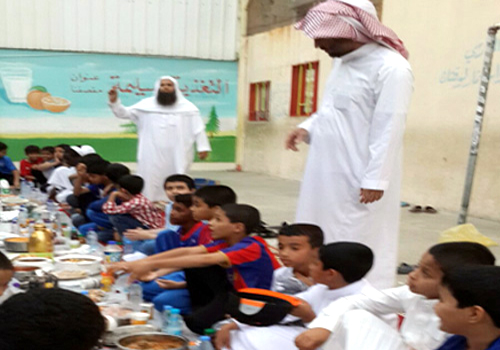 «بلال بن الحارث» تقيم إفطار عاشوراء لطلابها 