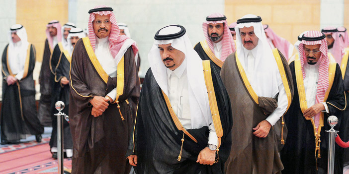 الأمير فيصل بن بندر خلال استقباله رجال الأعمال
