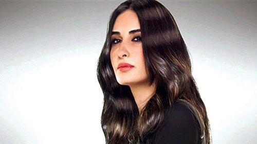 فاطمة ناصر في «أمواج متلاطمة» 