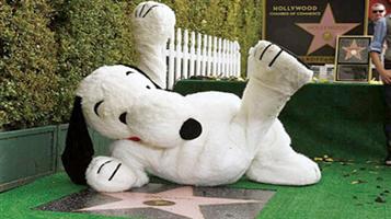 «الكلب سنوبي» ينضم لنجوم ممشى المشاهير في هوليوود 