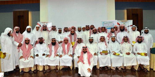  صورة جماعية للمشاركين في الدورة