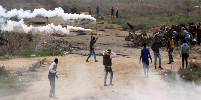  المواجهات الدائرة بين الشبان الفلسطينيين وقوات الاحتلال الاسرائيلي