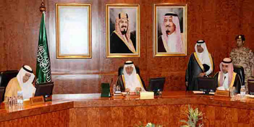  أمير مكة يناقش المقترحات لموسم الحج المقبل