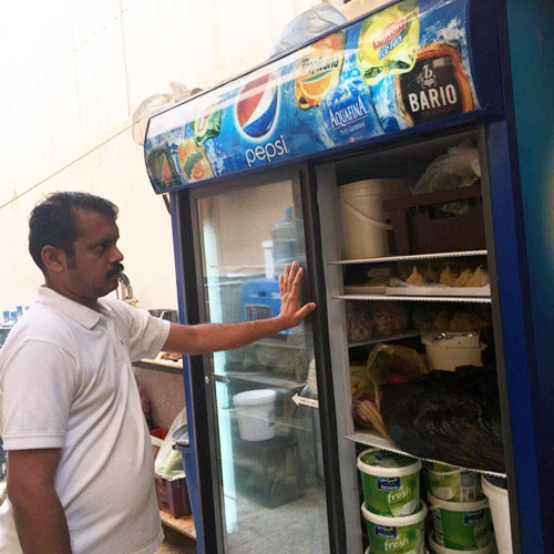 أمانة منطقة الرياض تغلق عددا من المنشآت الغذائية بالروضة 