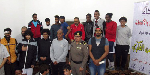  الرائد الأحمري مع الأيتام