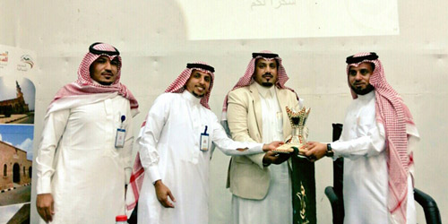  هيئة السياحة تكرم أمين الغرفة التجارية