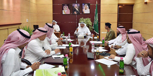  القحطاني أثناء الاجتماع