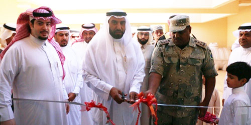  الثبيتي خلال افتتاحه إحدى المدارس