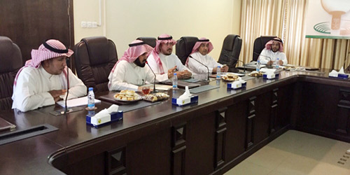  مسئولو الزراعة والمجلس البلدي والأمانة خلال اللقاء