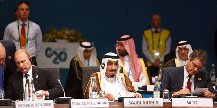  خادم الحرمين الشريفين مترئساً وفد المملكة في قمة سابقة