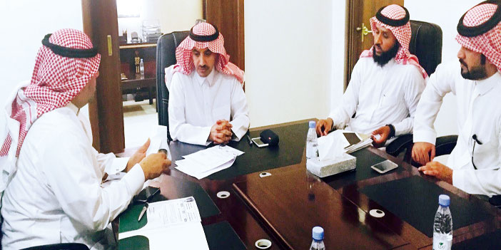  عميد شئون الطلاب بجامعة سطام الدكتور مسفر الكبيري يوقع الاتفاقية مع رئيس الشعلة فهد الطفيل