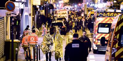 داعش يعلن مسؤوليته عن اعتداءات باريس.. وهولاند يصفها بـ«عمل حربي» 