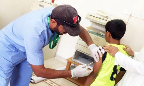  تطعيم أحد التلاميذ