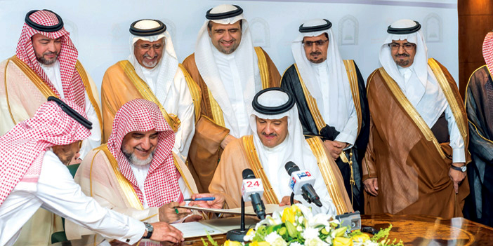 وقَّع اتفاقية تعاون مع وزير الشئون الإسلامية للعناية بالمساجد التاريخية.. سلطان بن سلمان: 