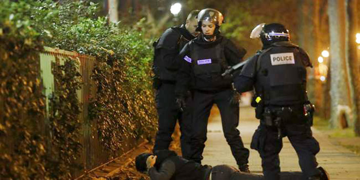 الشرطة البلجيكية تقوم بمداهمات في بروكسل لها صلة بهجمات باريس 