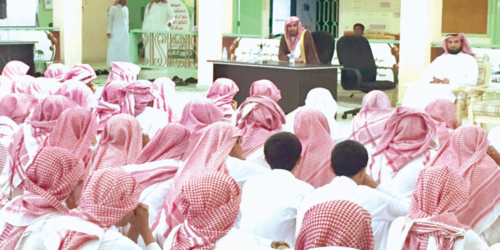  د.الرضيمان في إحدى مدارس تعليم حائل