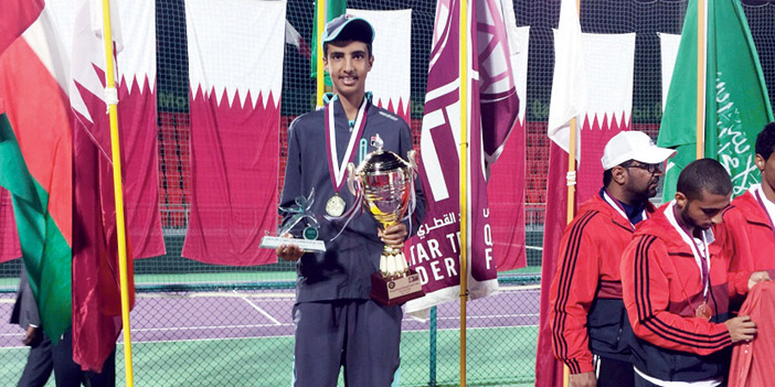  سعود الحقباني يحمل كأس الخليج للأخضر وكأس أفضل لاعب