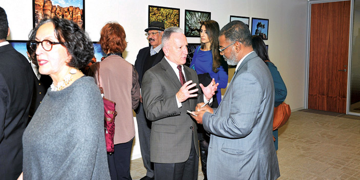 سمو سفير خادم الحرمين لدى الولايات المتحدة يفتتح معرض صور «ألف ضوء وضوء» 