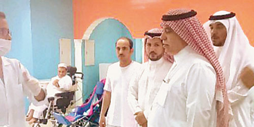  الوزير القصبي خلال زيارته جمعية البر