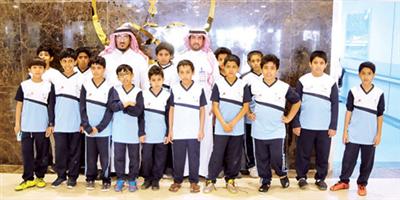 طلاب مدرسة معاذ بن جبل بعنيزة زاروا المنومين بمستشفى الملك سعود 