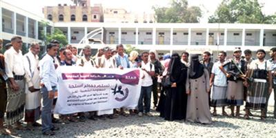 أبناء تعز يضحون بقوت يومهم لدعم المقاومة بالذخيرة والسلاح والغذاء 