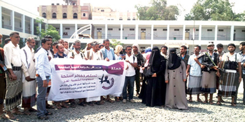  حفل تسليم قائد المقاومة بتعز الذخائر والسلاح والغذاء