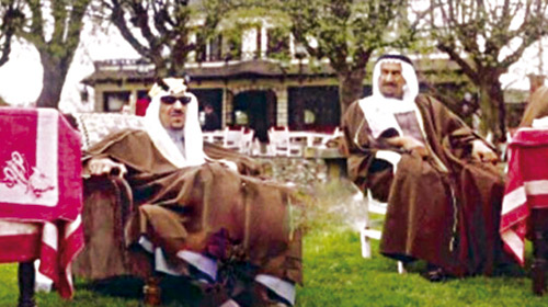  الأمير الراحل محمد بن سعود وصورة نادرة مع الملك سعود - رحمه الله -