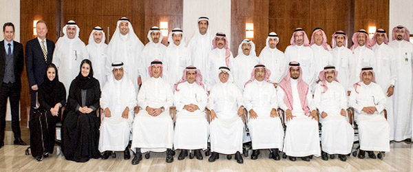  لقطة جماعية لأعضاء مجلس إدارة البنك الأهلي وقياداته التنفيذية