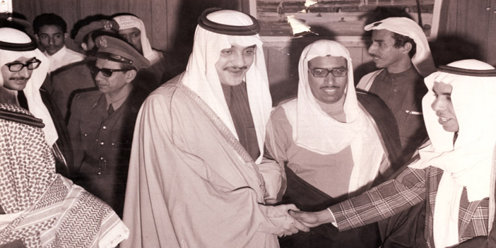  الراحلان الأمير فيصل بن فهد واليمني أثناء زيارة نادي هجر عام 1391هـ