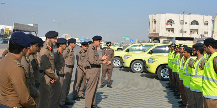  اللواء العثمان يوجه ضباط وأفراد من الدفاع المدني خلال تدشين الحملة